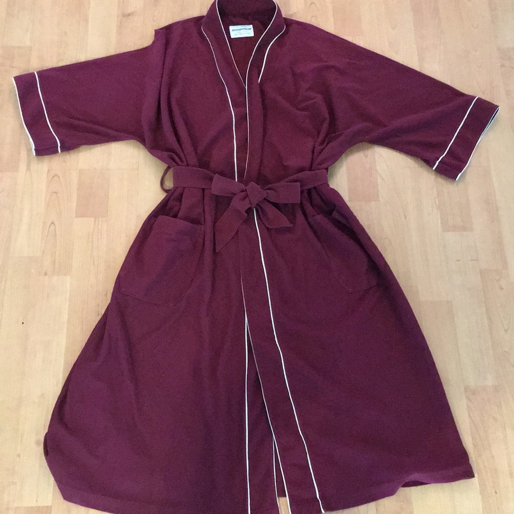 Retro robe!  Amazing!  Clean and gorgeous